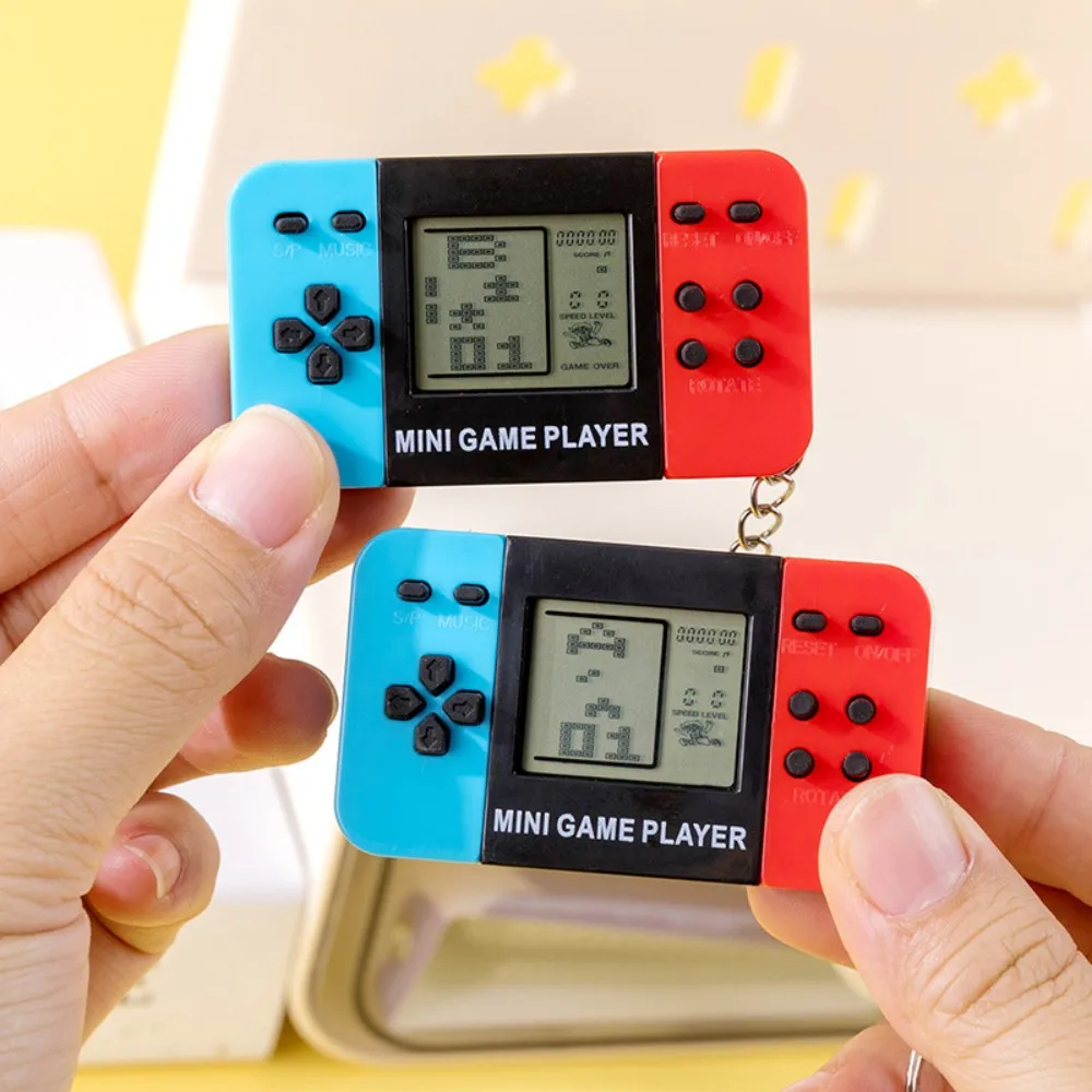Gaming Console Keychain - クラシックなテトリスの携帯ゲーム機型キーホルダー。レトロで懐かしい雰囲気のパズル玩具。男性にも女性にも。